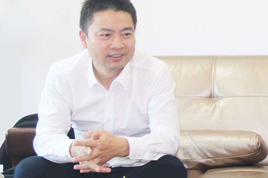 �й����ƻ�еЭ�����鳤�������