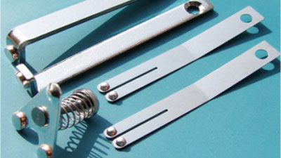 ������ͷԪ���и�