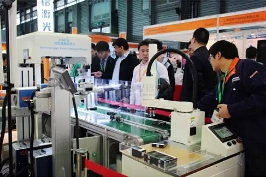 2015年首次亮相的富家ob电竞智能机械人