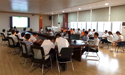 专心致志的ob电竞人