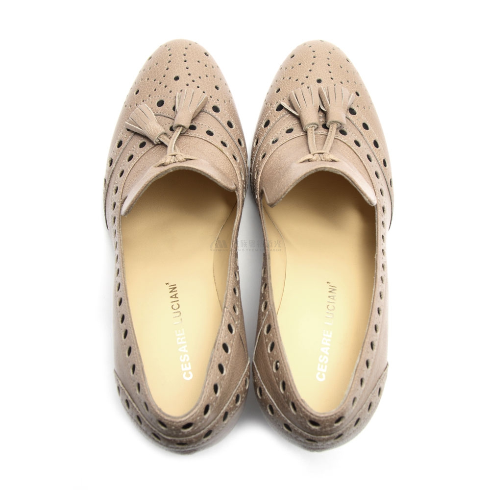 鞋面的激光镂空雕花，，，夏日的绚烂遐想