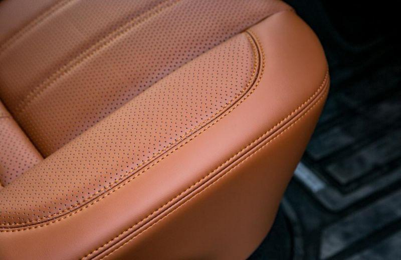 ob电竞皮革座椅激光打孔/打标.png